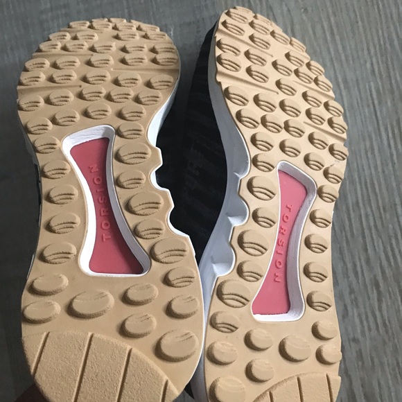 Adidas size 9 with box wore once - Picture 3 of 5